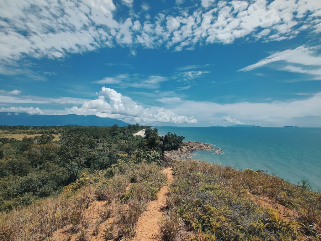 Panduan Ke Bukit Gondol, Port Terbaik Pemandangan Laut 360 Darjah Di Lundu