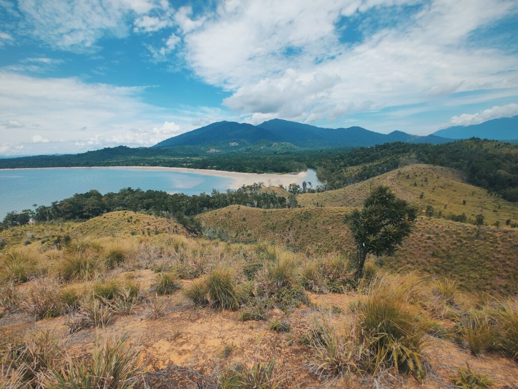 Panduan Ke Bukit Gondol, Port Terbaik Pemandangan Laut 360 Darjah Di Lundu
