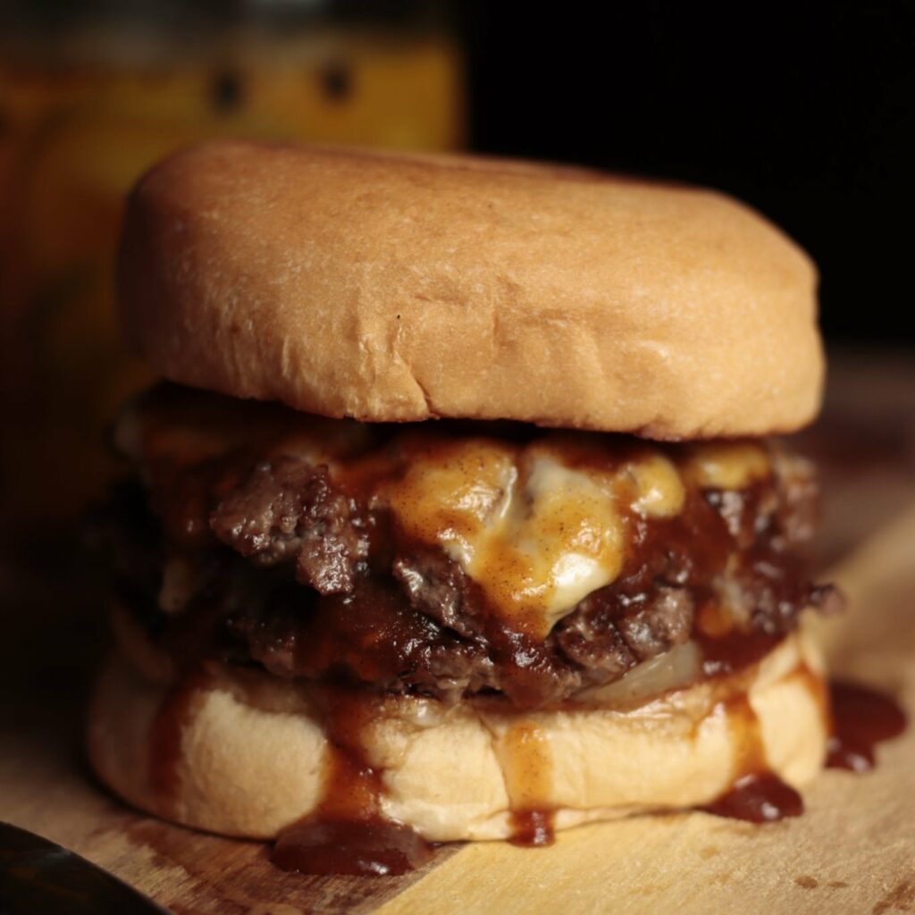Suasana Gaya Ala-Ala American Diner, Jom Cuba Keunikan Burger Patty Di Re:Grub Kuching