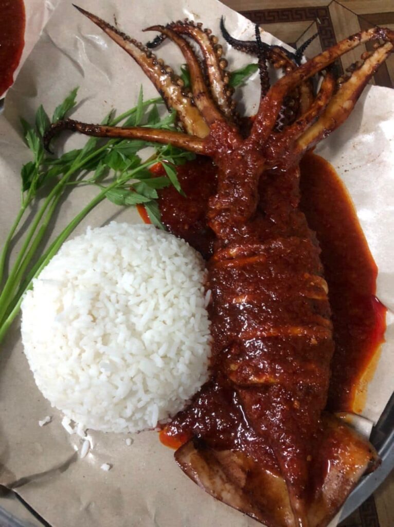 Macam-Macam Ada! Jom Singgah Medan Selera Nasi Abe Di Samarahan