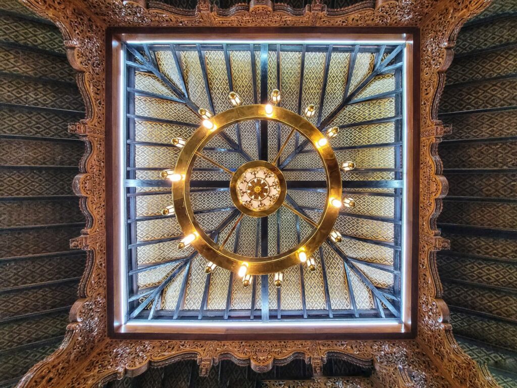 Terpegun Dengan Motif Ukiran Kayu, Masjid Di Sibu Ini Antara Masjid Yang Tertua Di Sarawak