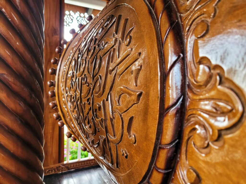 Terpegun Dengan Motif Ukiran Kayu, Masjid Di Sibu Ini Antara Masjid Yang Tertua Di Sarawak