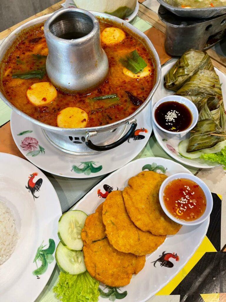 Part 1: Syurga Buat Pencinta Makanan, Ini 10 Port Makan Paling Best Di Metrocity Kuching