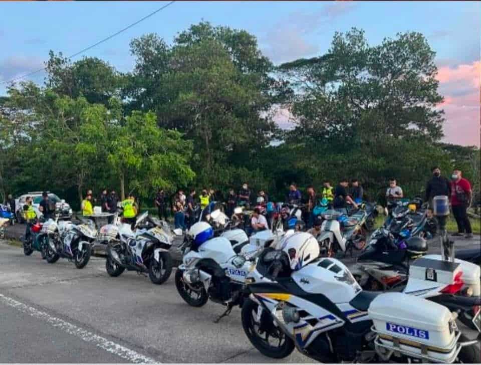 Buat Aksi Wheelie Di Masja Kuching, 3 Remaja Ditahan Polis