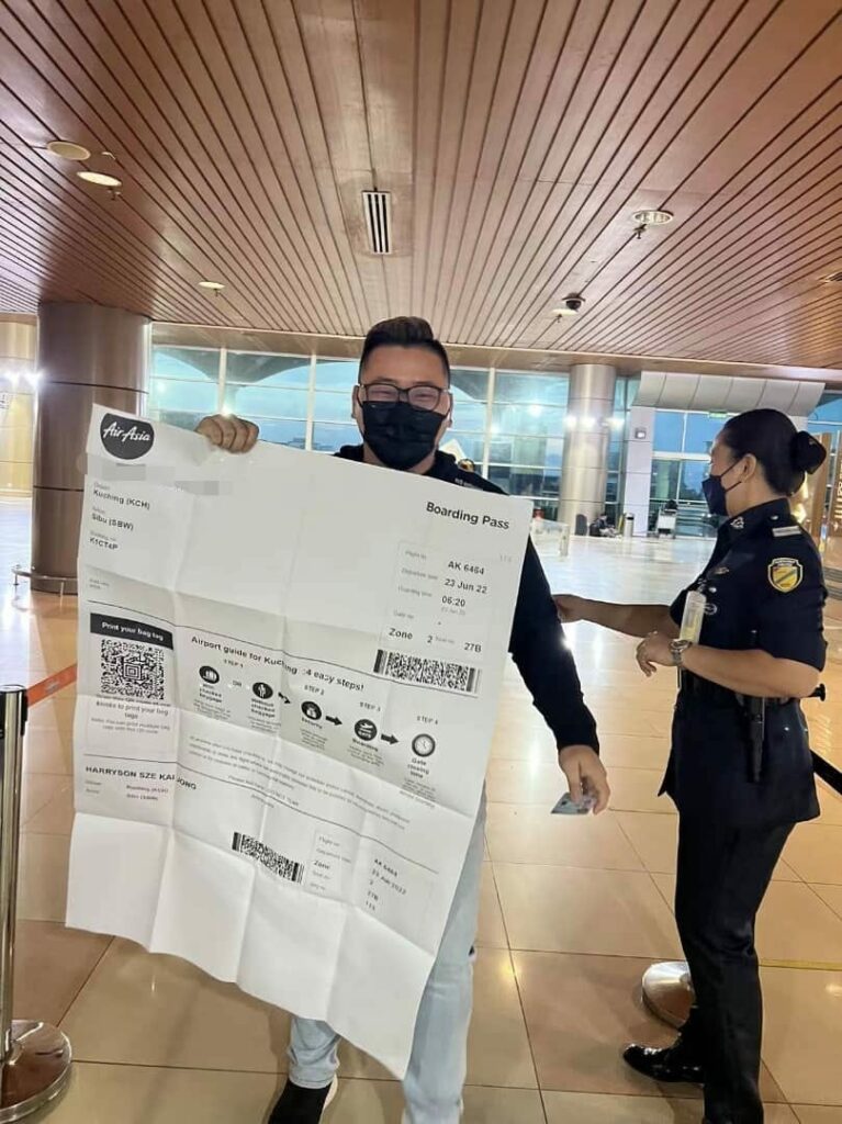Sebesar Kertas Mahjung, Boarding Pass Lelaki Ini Curi Tumpuan Netizen