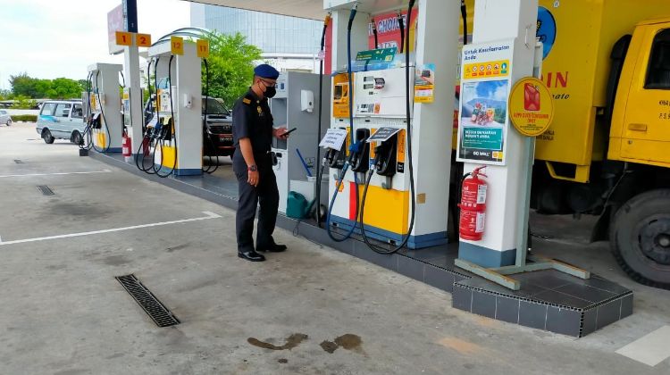 Isi Petrol Ke Dalam 20 Gelen, Lelaki Warga Asing Ini Didenda RM300K Dan Dipenjara 18 Bulan Di Tawau