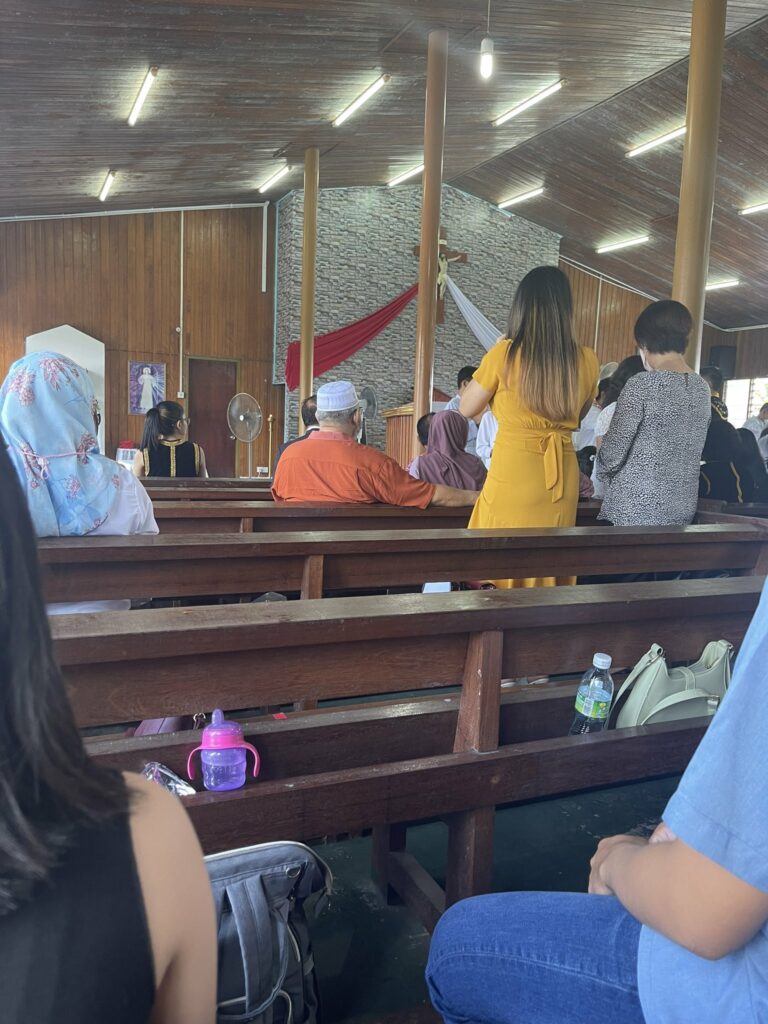 Wanita Ini Kongsi Sikap Toleransi Antara Keluarga Kristian Dan Muslim Di Majlis Perkahwinan Di Beluran