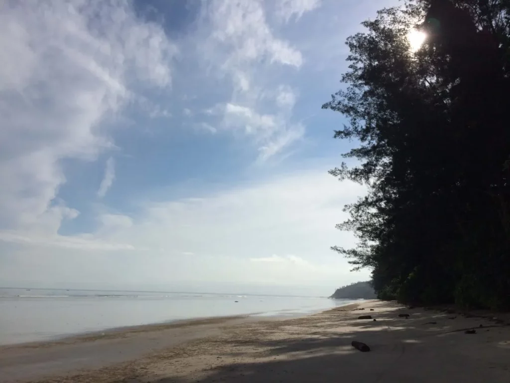 Panduan Ke Bukit Gondol, Port Terbaik Pemandangan Laut 360 Darjah Di Lundu