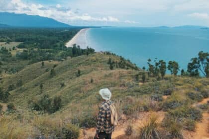 Panduan Ke Bukit Gondol, Port Terbaik Pemandangan Laut 360 Darjah Di Lundu