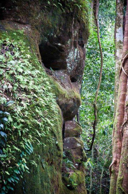 Mirip Wajah Manusia, Batu Panggah Di Borneo Highland Simpan Kisah Cinta Terlarang