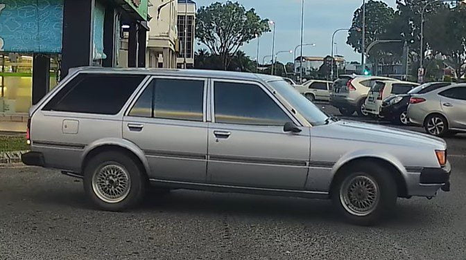 [VIDEO] 4 Kereta Berhenti Kebingungan Di Stutong, Kereta Rare Pula Jadi Tumpuan Netizen