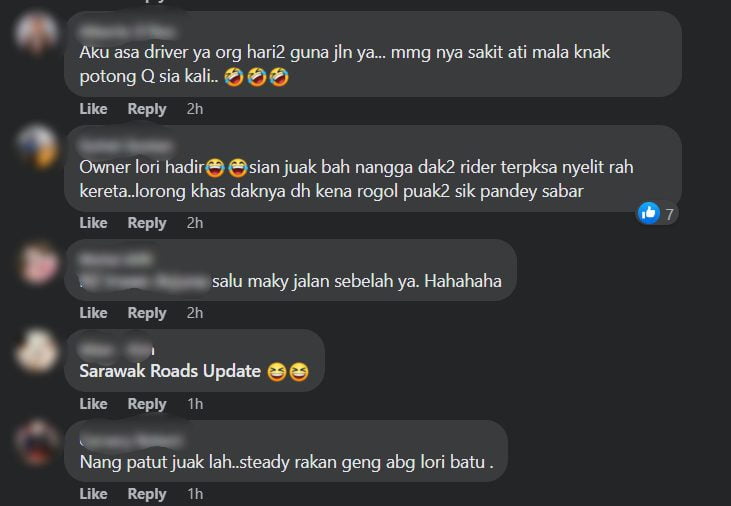 Potong Barisan Guna Laluan Motosikal, Netizen Puas Hati Lihat Tindakan Lori Ini Di Bulatan Samarahan