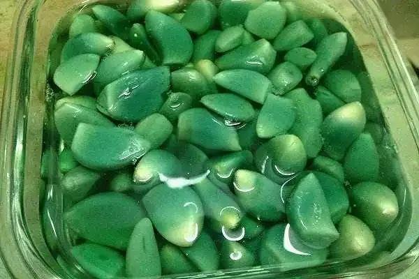 Jum Cuba Resepi Viral 'Laba Garlic', Jeruk Bawang Bertukar Hijau Emerald Lepas Diperam