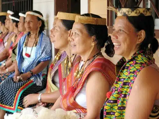 Kenali Tradisi Istimewa Telinga Panjang Orang Ulu