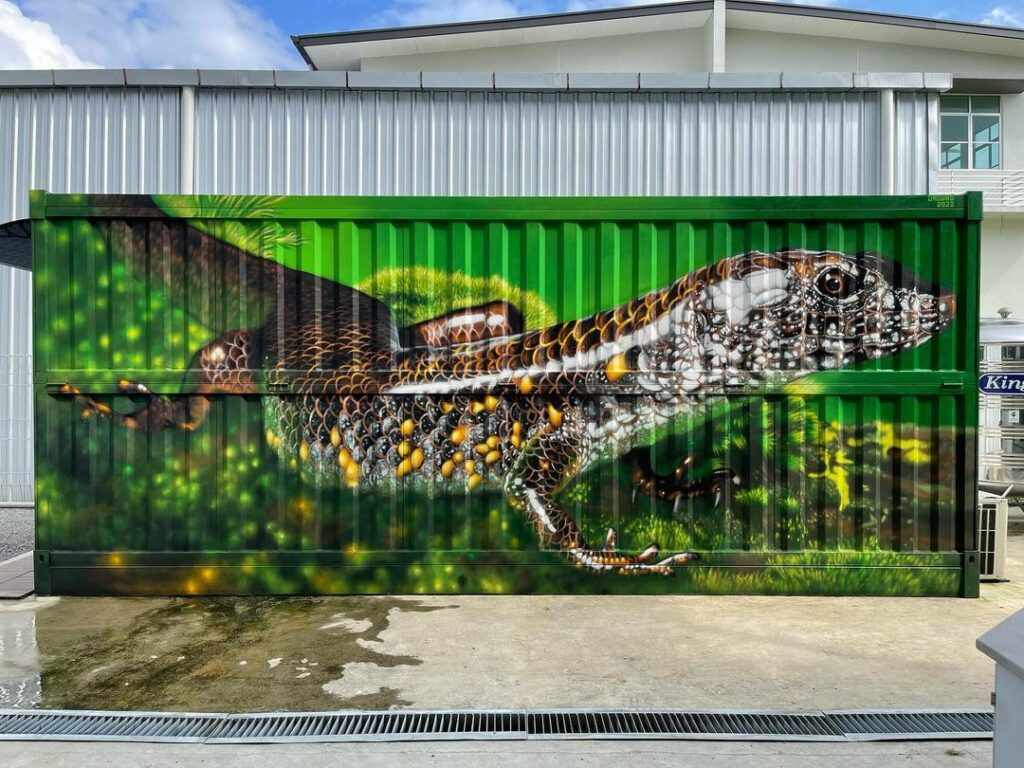 Kenali Jagung, Artis Mural Sarawak Yang Terkenal Dengan 'Trademark' Belon Huruf 3D