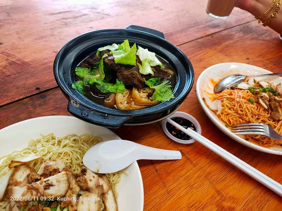 Port Breakfast Yang Muslim-Friendly, Jom Ke Sadiqin Lim Kampua Di Kuching!