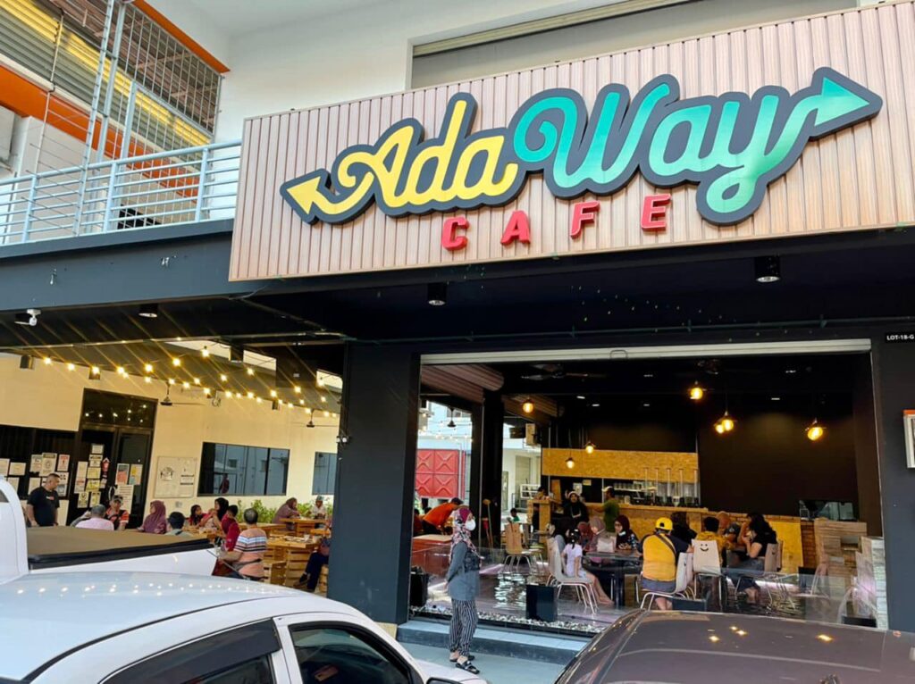 Rendam Kaki Dalam Kolam Ikan Koi Sambil Makan, Jom Ke Adaway Cafe Di Papar Sabah
