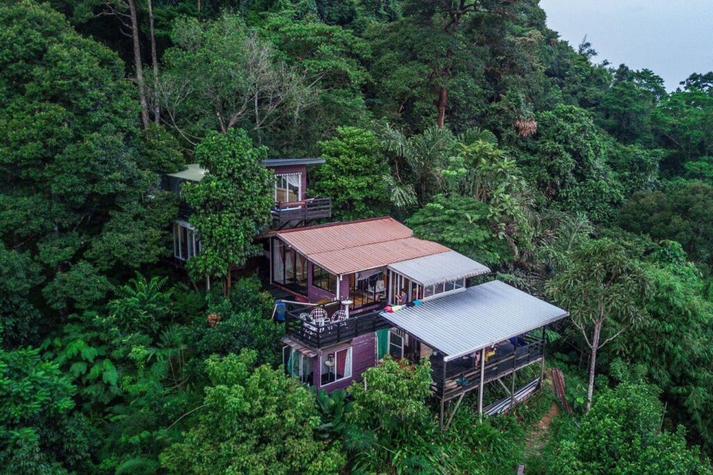 Mendung Escape Bau Tawar Penginapan Yang 'Cool' Atas Langit Ditemani Kabus Dan Bintang