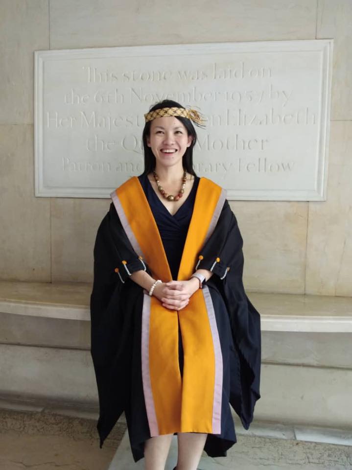 Graduasi PhD Di Scotland, Busana Lengkap Orang Ulu Dr. Kaleena Tarik Perhatian