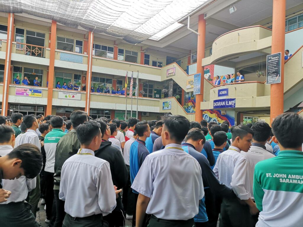 'Sehebat Penyanyi Asal!' - Nyanyian Merdu Pelajar Di Sekolah Bintulu Ini Dipuji Netizen