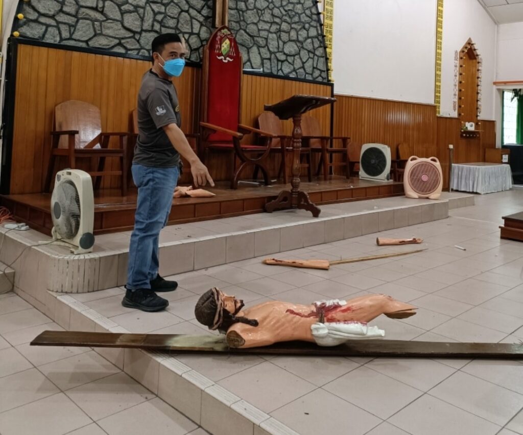 Patung Dan Salib Di Gereja Keningau Dirosakkan Orang, Komen Netizen Kristian Pula Tarik Perhatian
