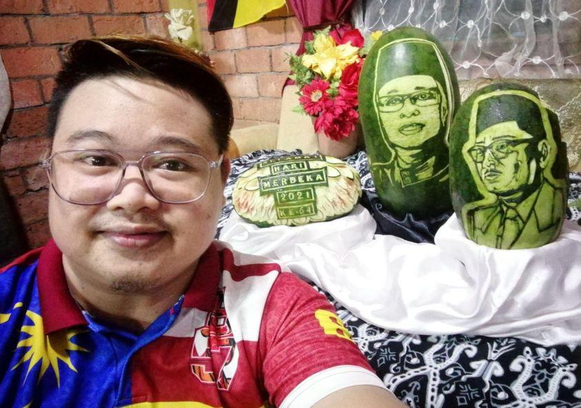 Berbekal Panduan Di Youtube, Chef Di Bintulu Ini Hasilkan Ukiran Realistik Di Atas Tembikai