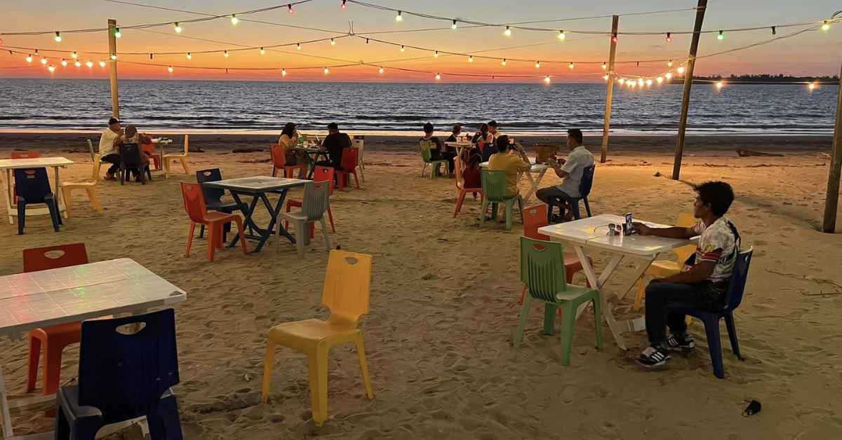 Iftitah Restoran Tawar Konsep Makan Sambil Nikmati Sunset Tepi Pantai Di Belawai