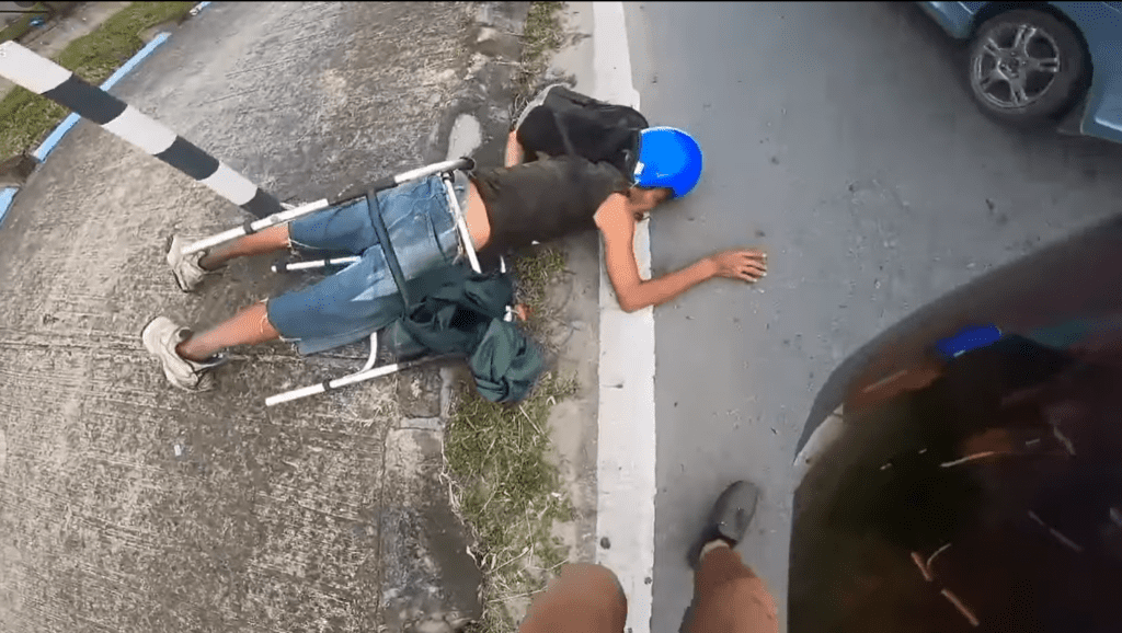 Tular Warga Emas Tersadai Di Tepi Jalan, Tindakan Pantas Abang Grab Di Sabah Ini Terima Pujian Netizen
