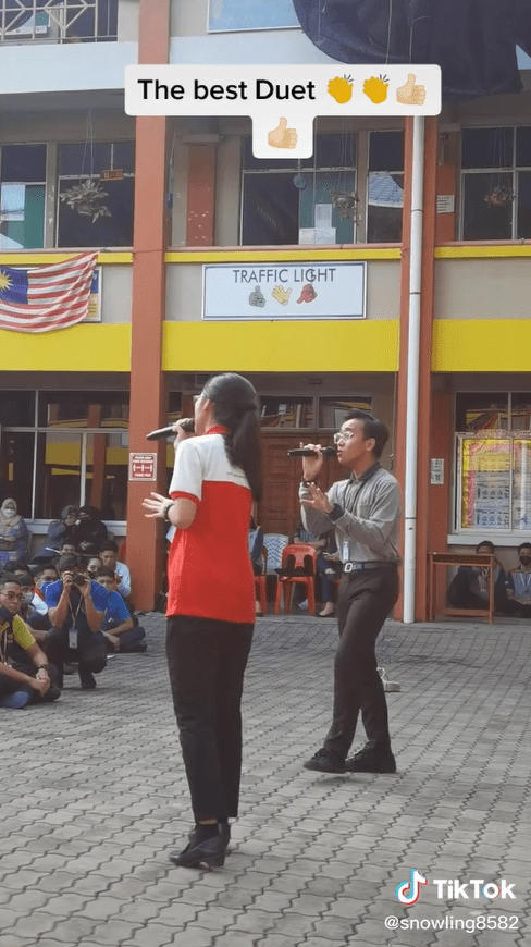 'Sehebat Penyanyi Asal!' - Nyanyian Merdu Pelajar Di Sekolah Bintulu Ini Dipuji Netizen