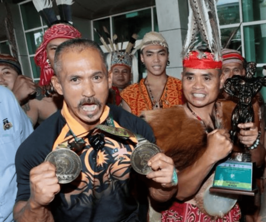 Jaguh Bina Badan Sarawak Rangkul 2 Pingat Emas di Maldives