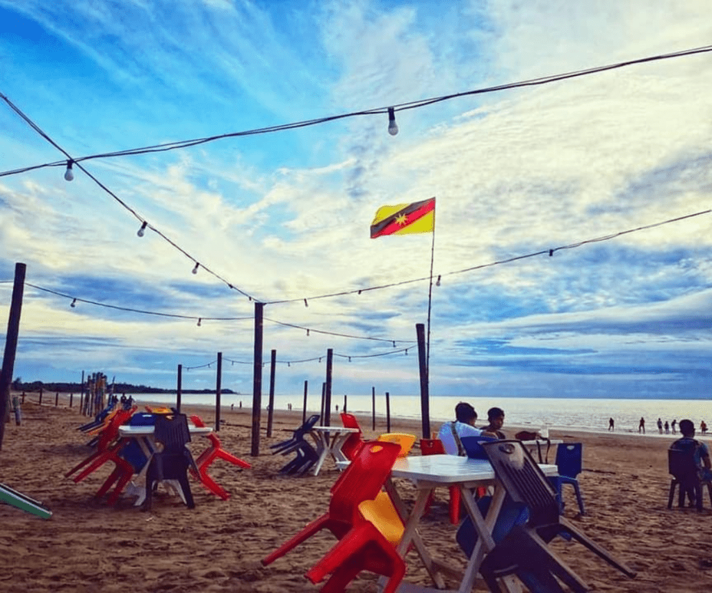 Iftitah Restoran & Resort Di Sibu Ini Tawar Konsep Makan Sambil Nikmati 'Sunset' Tepi Pantai 