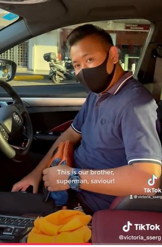 Kad ATM Ditolak, Lelaki Tawau Ini Jadi 'Hero' Bantu Pelancong Asing Dalam Kesusahan