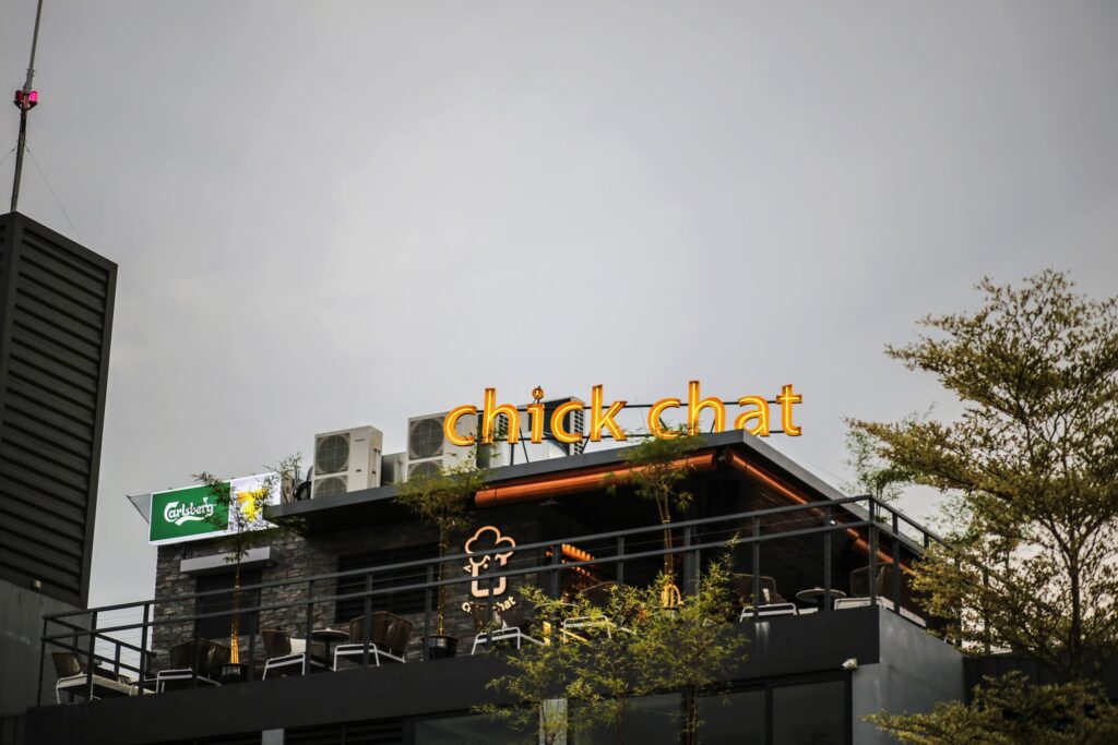 [NON-HALAL] Boleh Santai Di Rooftop, Jom Ke Chick Chat Rooftop Bar Di Kuching