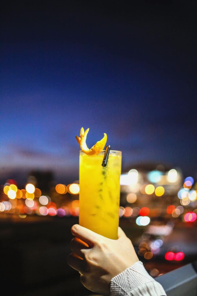 [NON-HALAL] Boleh Santai Di Rooftop, Jom Ke Chick Chat Rooftop Bar Di Kuching