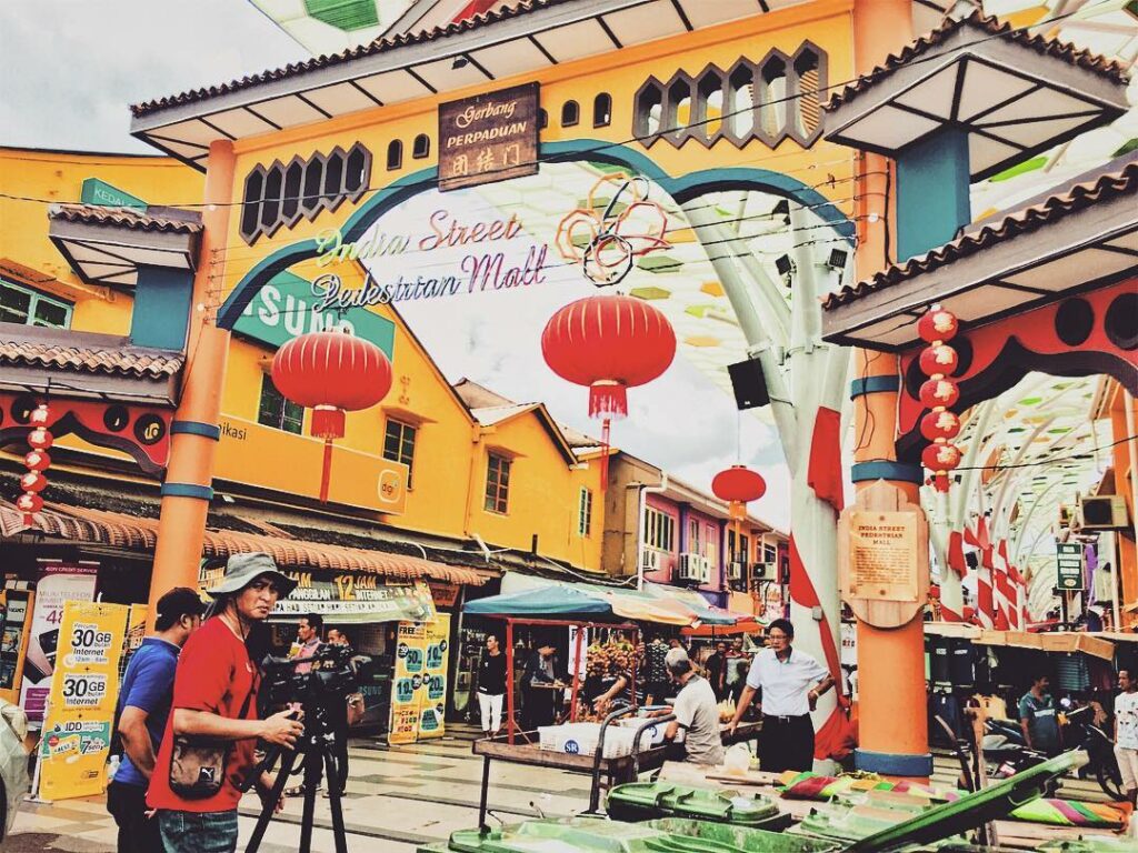 Ajuk Trademark Penjual Di Indian Street, Ramai Boleh 'Relate' Dengan Video TikTok Lelaki Ini