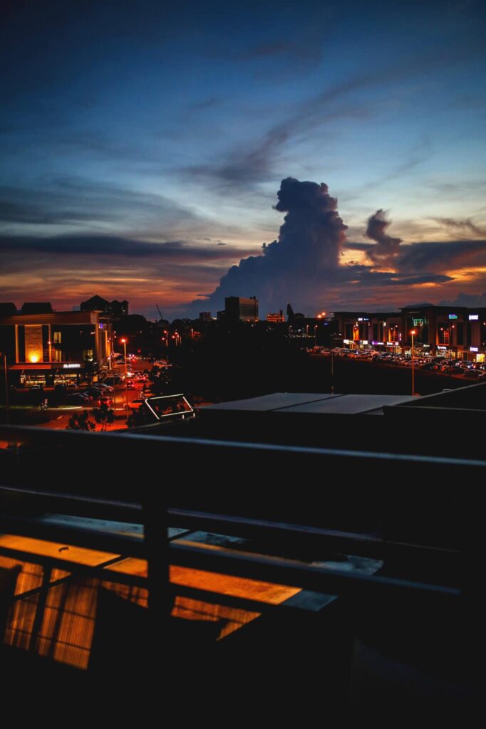 [NON-HALAL] Boleh Santai Di Rooftop, Jom Ke Chick Chat Rooftop Bar Di Kuching