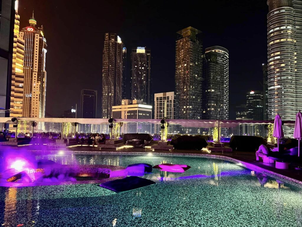 Bakal Menjadi Sky Bar Pertama Di Kuching, Hotel Impiana Yang Terbengkalai Kini Diubah Suai