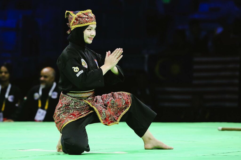 Ini Sebab Mengapa Pesilat Non-Muslim Sabah Ini Mahu Bertudung Semasa Bersilat