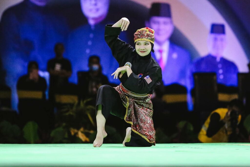 Ini Sebab Mengapa Pesilat Non-Muslim Sabah Ini Mahu Bertudung Semasa Bersilat