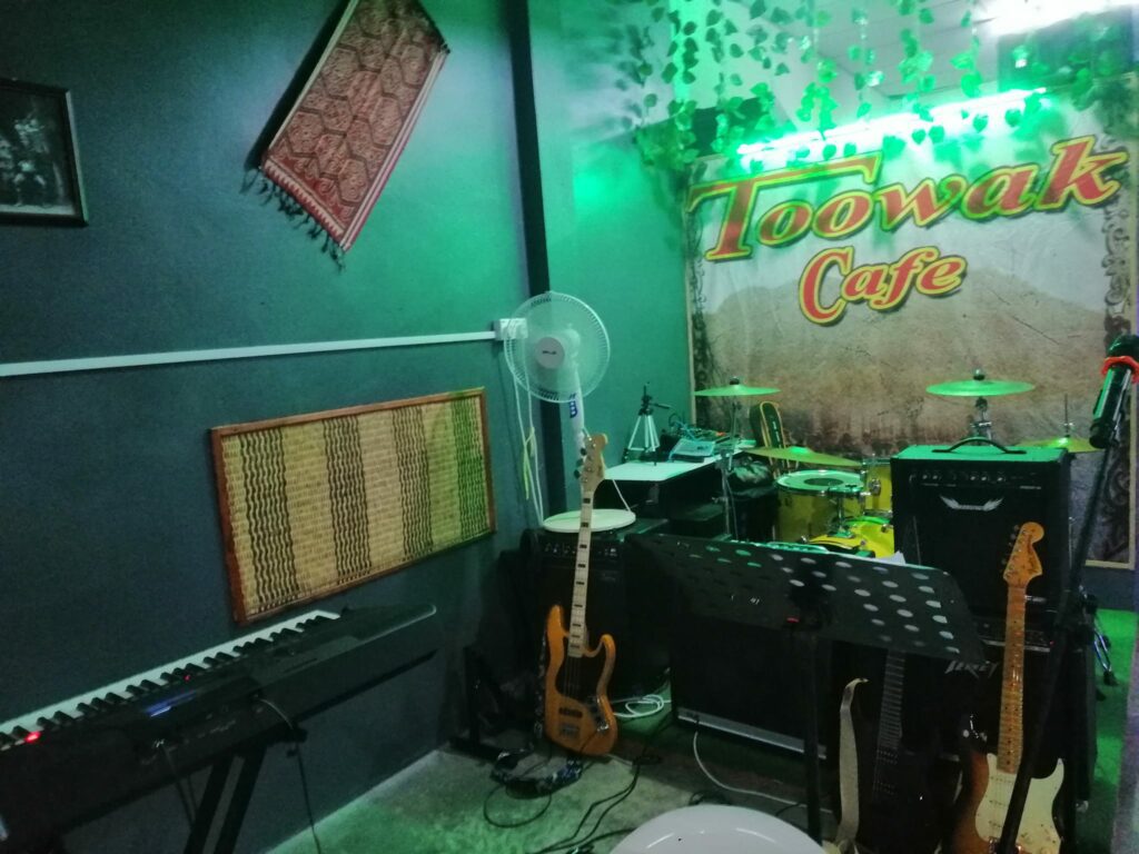[NON-HALAL] Toowak Cafe Kuching, Nikmati Pelbagai Jenis Makanan Berpanggang Di Sini