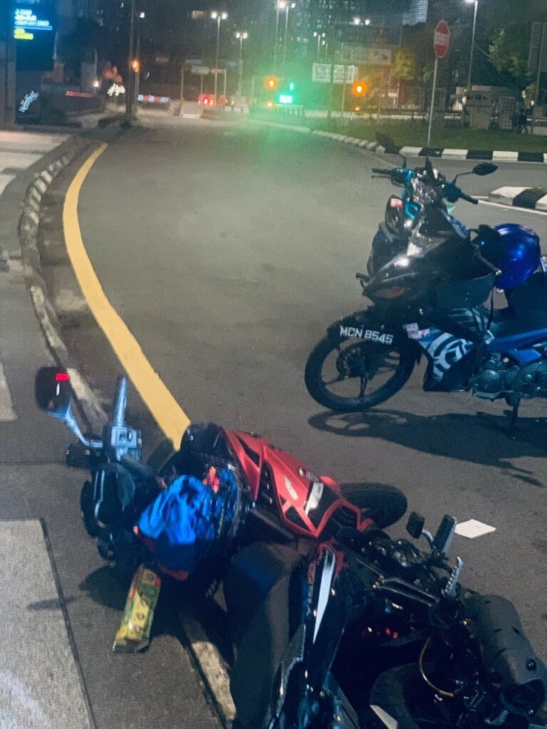 Netizen Kagum Wanita Ini Berjaya Buat Peragut Di KL Terciduk Jatuh Motor, Rupa-Rupanya Askar Tentera