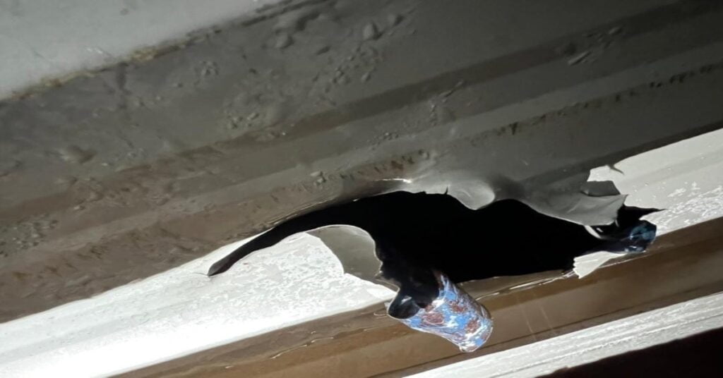 Kali Ini Berdekatan Bintagor, Objek Disyaki Serpihan Roket Ditemui Atas Bumbung Rumah Panjang