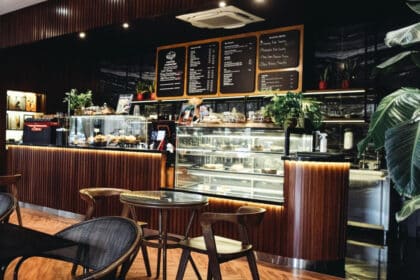 Nikmati Kopi Dengan Deko Kafe Estetik Di Blendsmiths Kuching