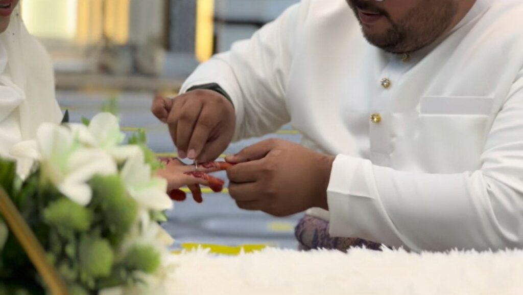 Pengantin Lun Bawang-Melayu Kongsi Momen Adat Berbeza Di Miri Ini Buat Netizen Terharu