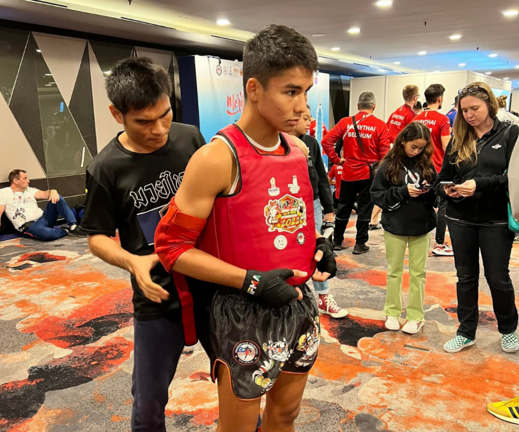 Atlet Sarawak, Johan Ghazali Muncul Juara Muay Thai Remaja Peringkat Dunia