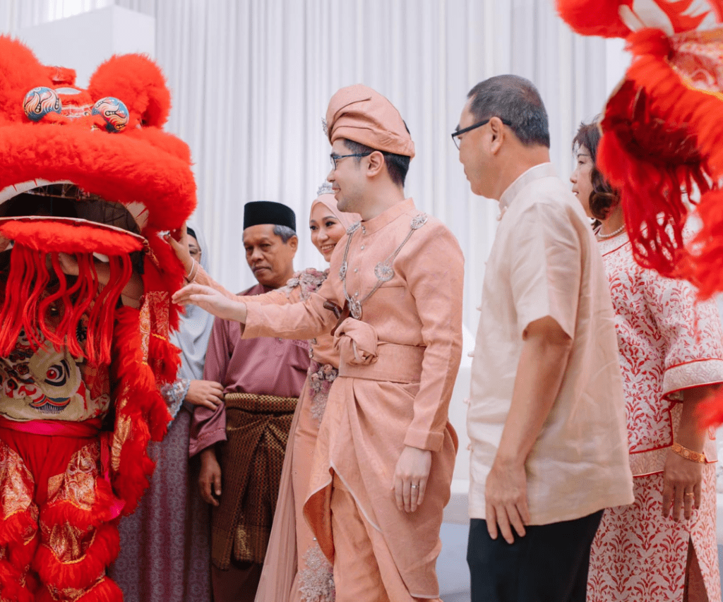 Unik Dan 'Rare', Tetamu Kagum Dengan Tarian Singa Iringi Majlis Perkahwinan Melayu Di Kuching