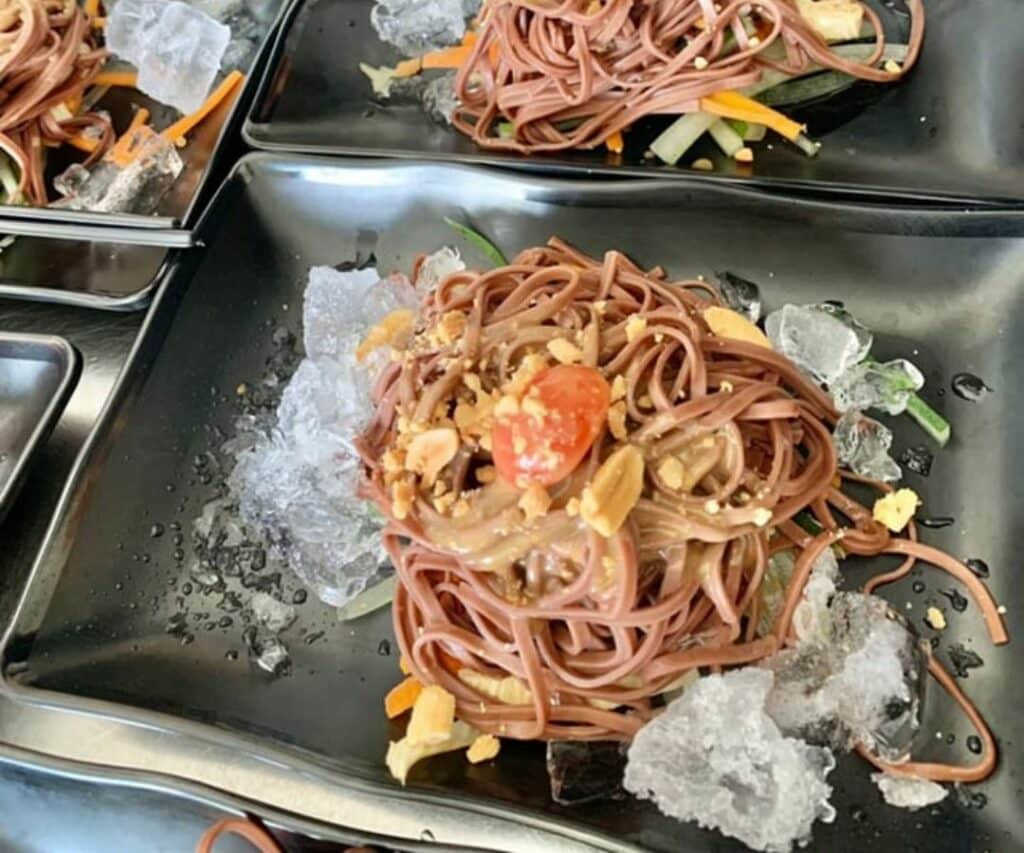 'Mul Naengmyeon Sarawak', Chelum Chocolate Cafe Hidang 'Cold Noodles' Inspirasi Daripada Korea