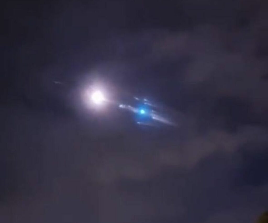 Disangka 'Meteor', Serpihan Logam Dipercayai Dari Roket China Ditemui Di Miri