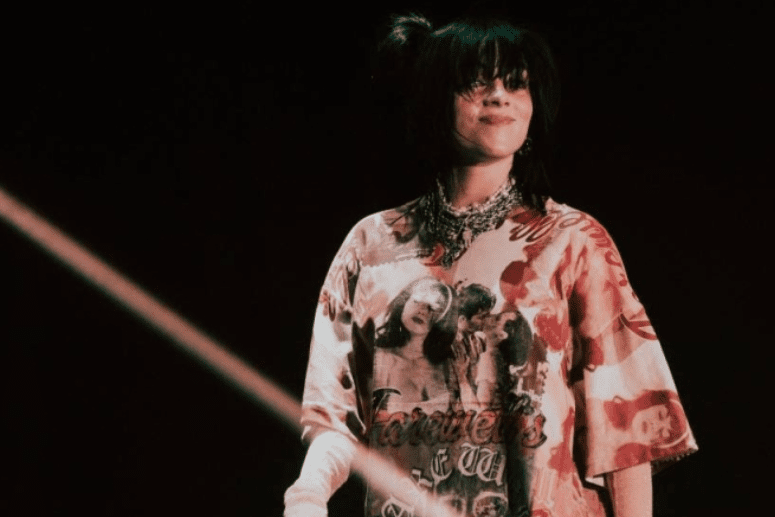 Netizen Terhibur Dengan Barangan 'Kepunyaan' Billie Eilish Dijual Online, Siap Ada Botol Air Bernilai RM1.2K