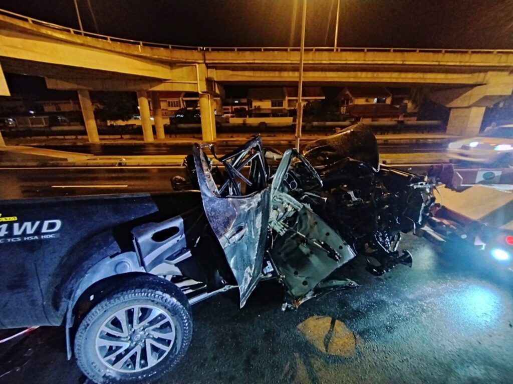Tiga Beranak Maut, Kenderaan Terbabas Rempuh Tiang Flyover Di Kota Kinabalu
